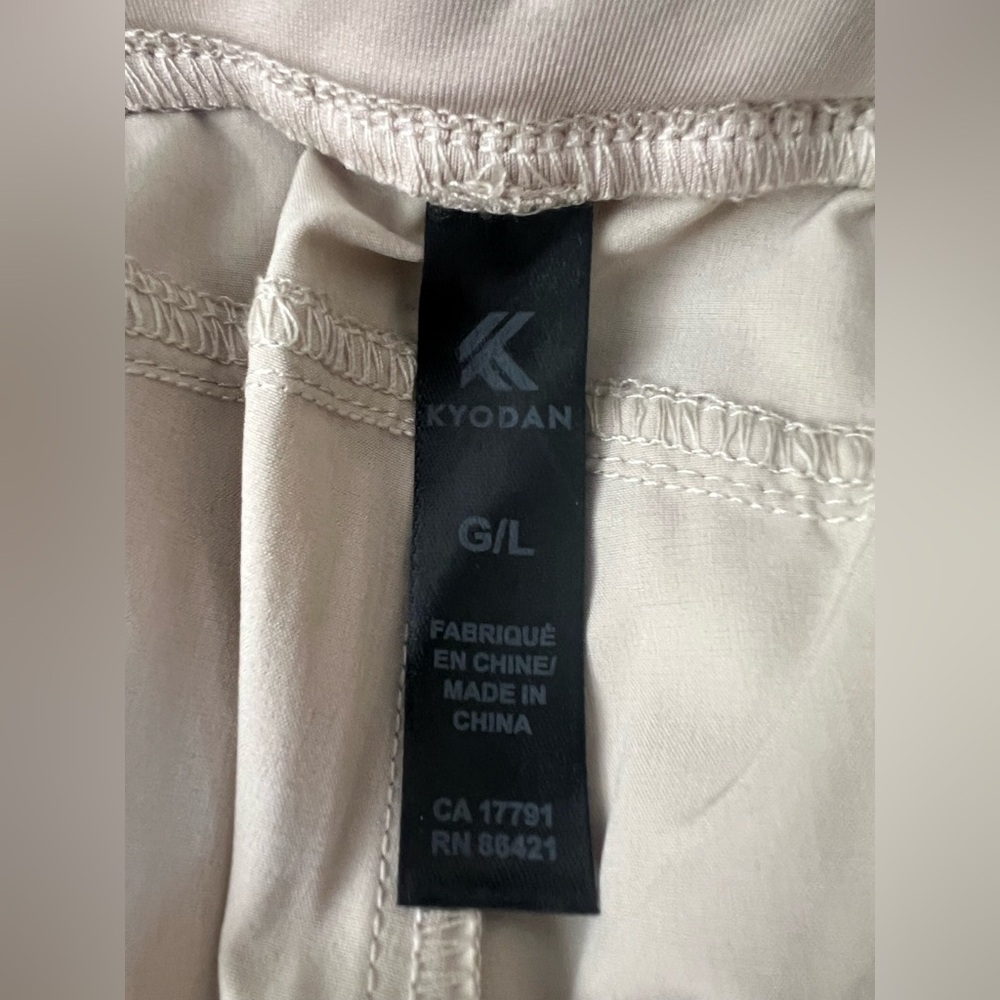 Kyodan Featherweight Collection Ultra-Legger Cream Capri Jogger Size L NWT - Picture 11 of 15